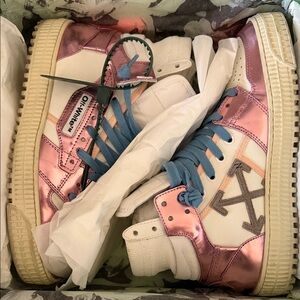 Off-White Metallic Pink and White High-Top Sneakers with Blue Laces